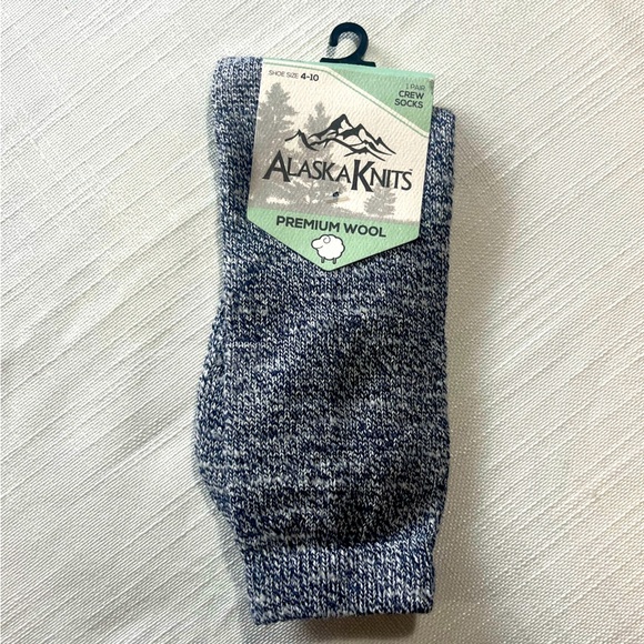 Alaska Knits Women's Lightweight Wool Blend Marled Crew Socks Blue Denim 4-10 - Picture 1 of 2